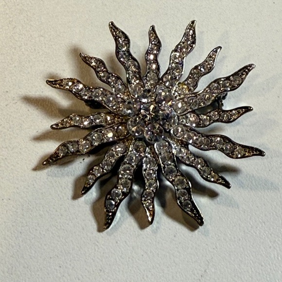 Sunburst Brooch Pin Rhinestone Celestial Starburst Fashion Jewelry Gift - Picture 1 of 3